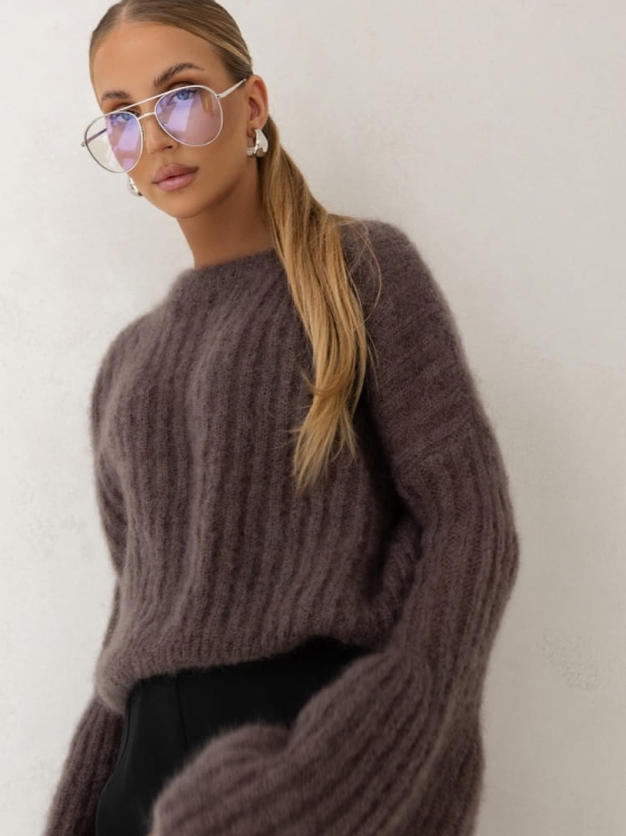 sweter-z-rekawem-dzwonek